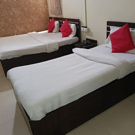 Hotel Mahati 印多尔 外观 照片