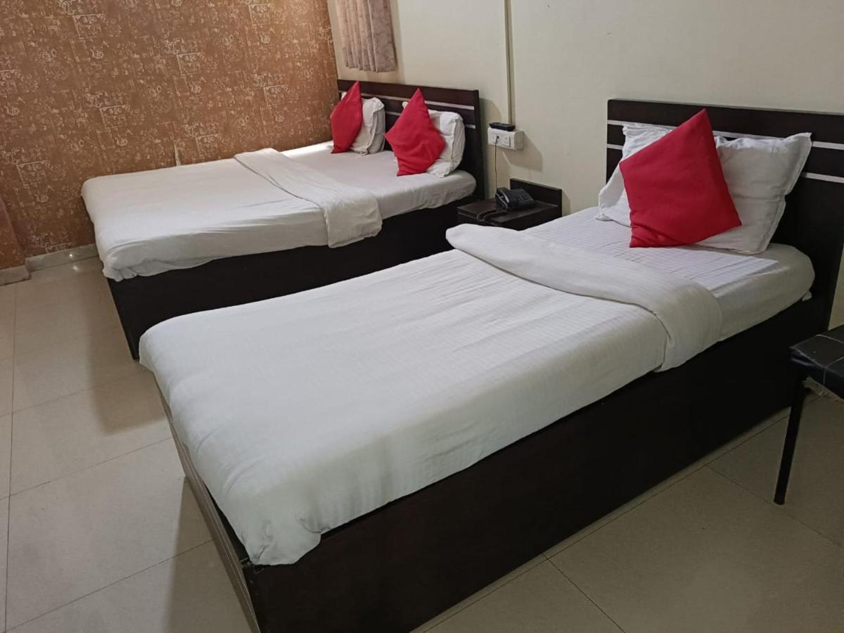 Hotel Mahati 印多尔 外观 照片